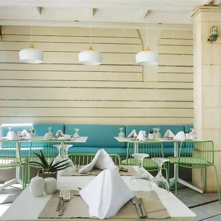 Sea Breeze Santorini מלון 5*