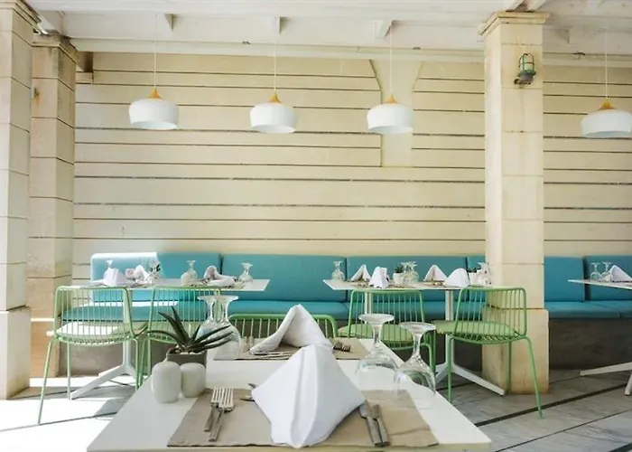 Sea Breeze Santorini فندق 5*